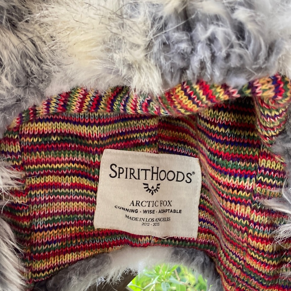 Spirit hood - arctic fox